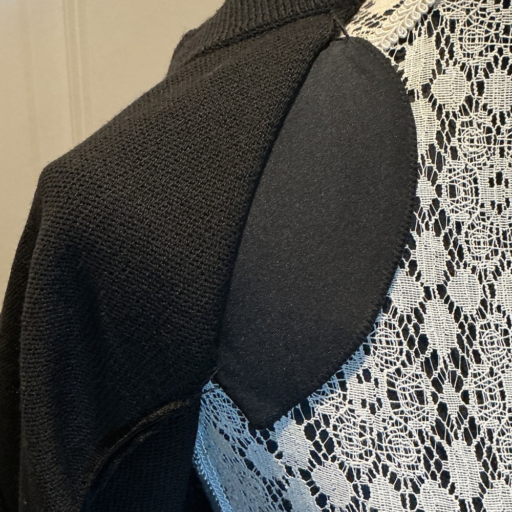 Vintage Toula Anjelia Black Zip-Front Women's Blazer with Subtle Embellishment - Picture 4 of 6